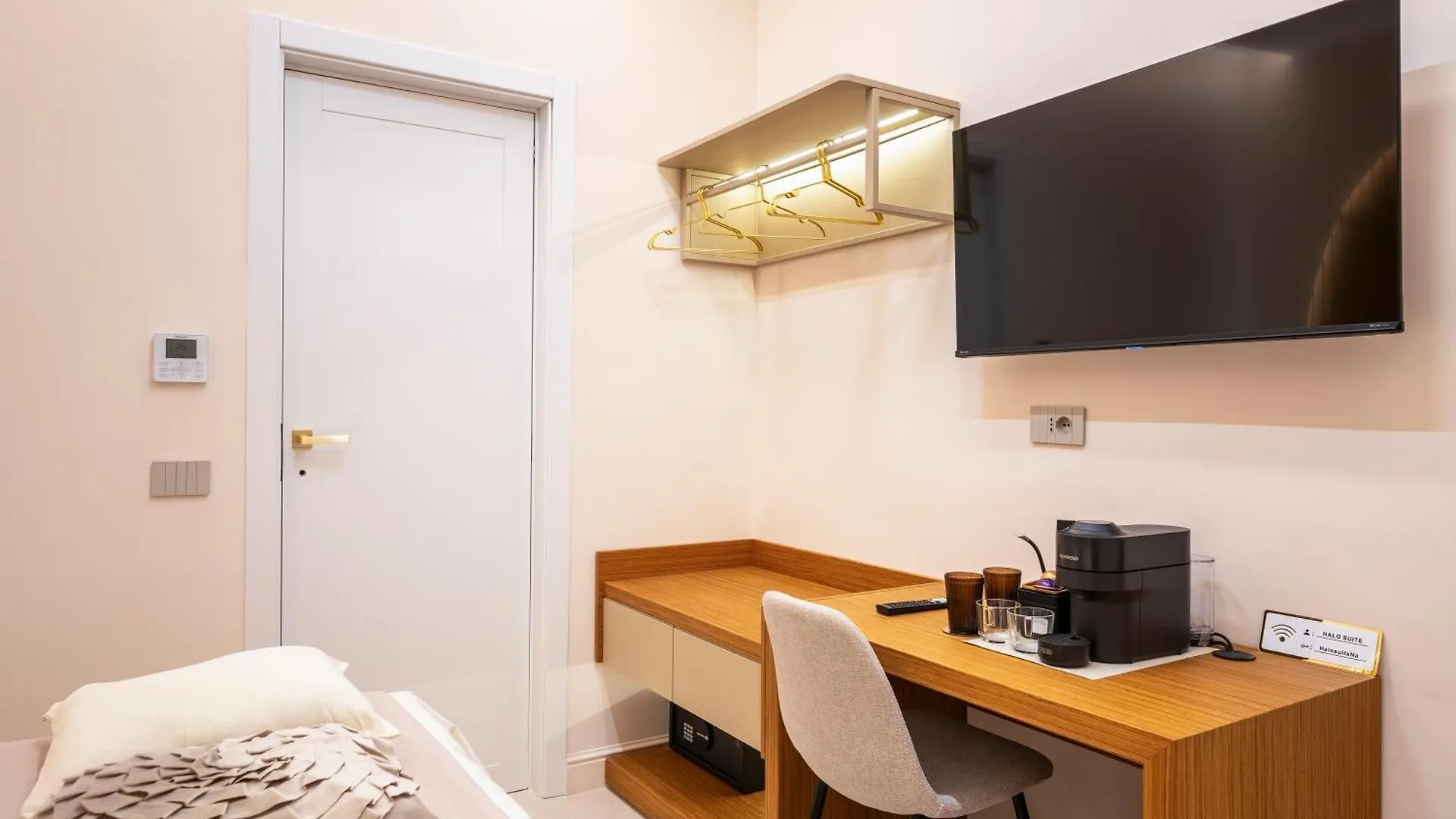 Halo Suite Naples Bed & Breakfast
