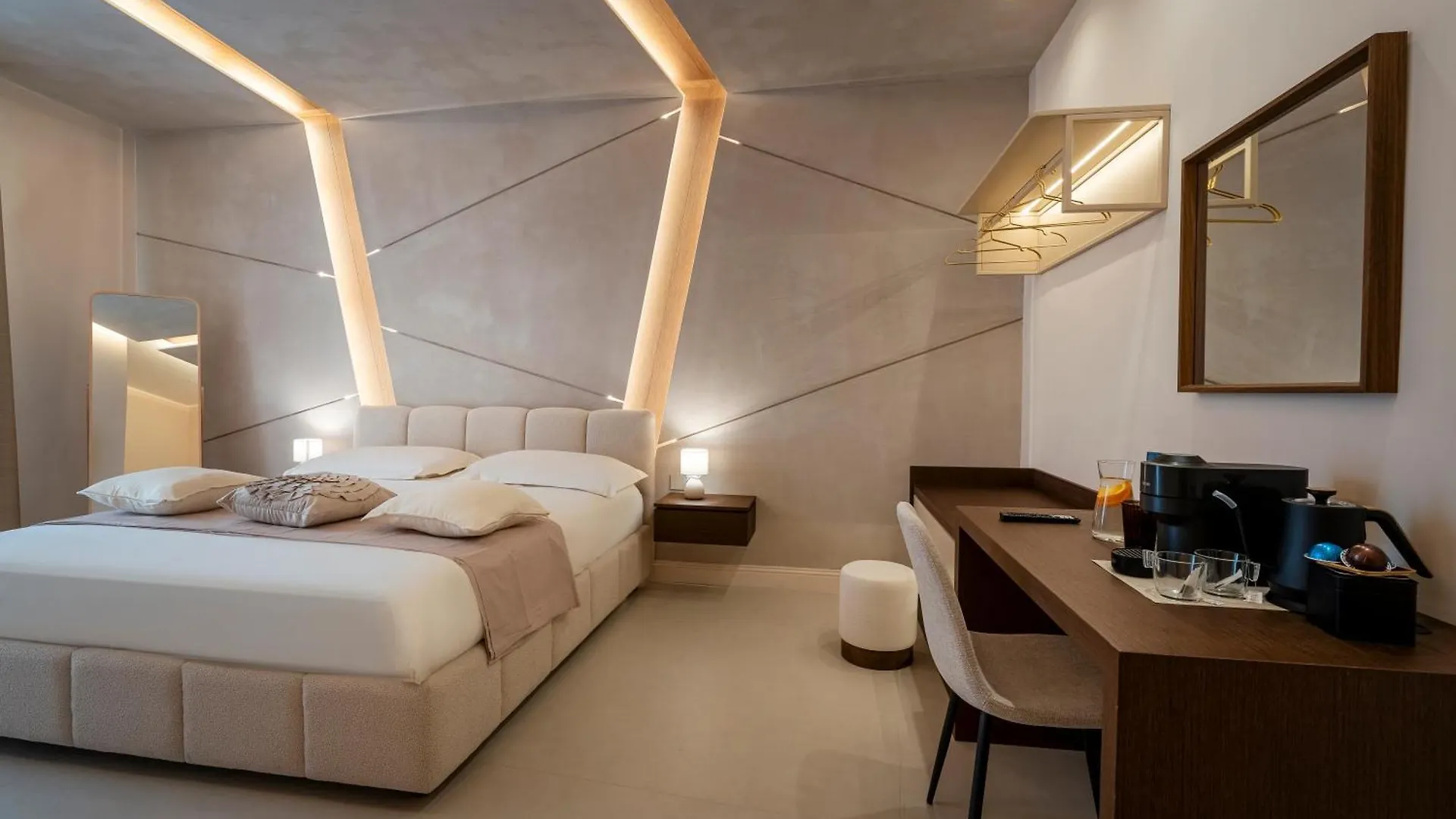 Bed & Breakfast Halo Suite Naples Italy